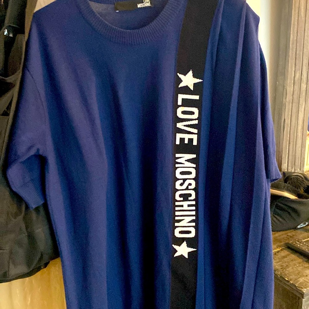 Moschino short sleeve sweater dress. Navy blue wool base with white logo